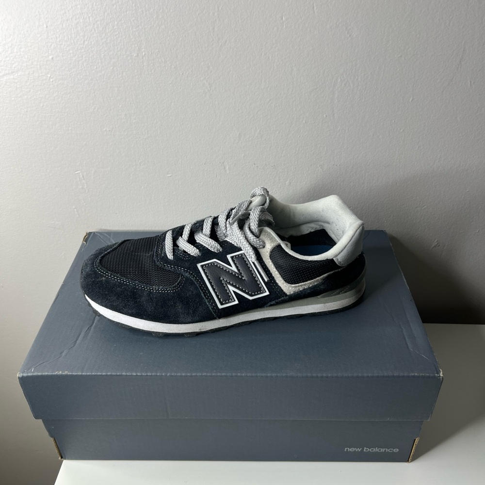 574 Core Black and Grey New Balance